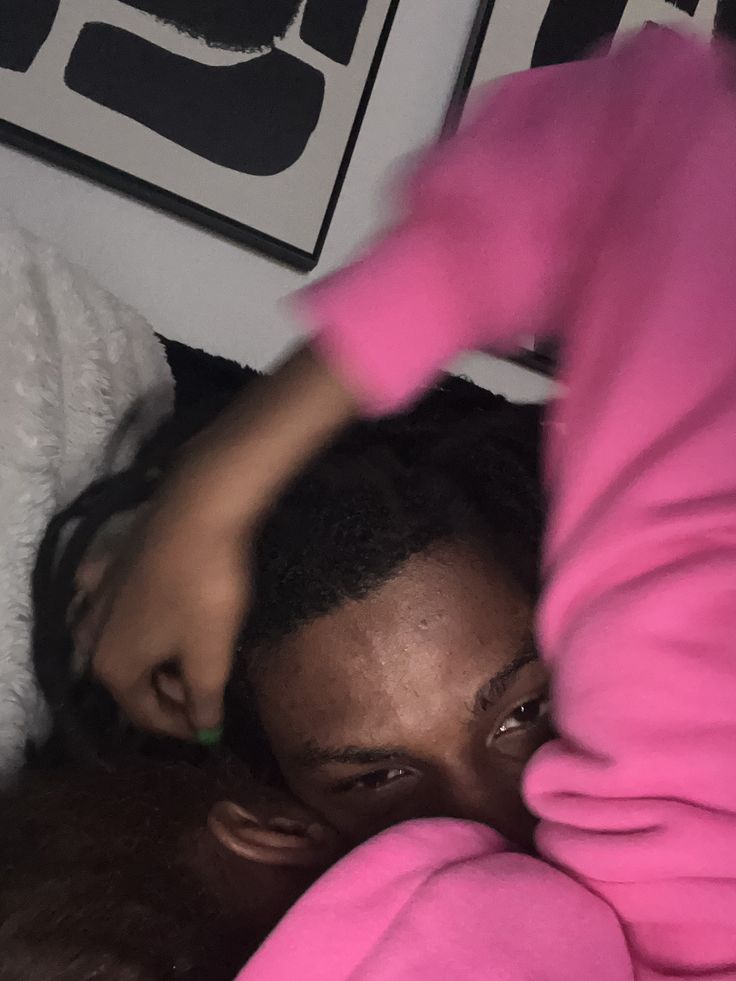 veektoh147's tweet photo. This is how Clingy i can be 😘😜 https://t.co/8YPiMQp01o