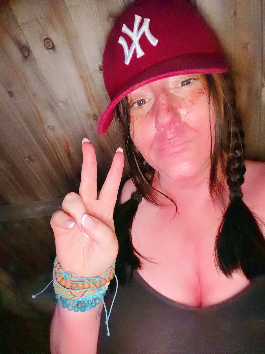 queen_vickx tweet picture