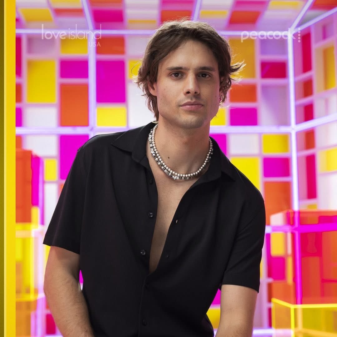 STRAPPEDUS's tweet photo. Love Island USA contestant Bryce has Playboi Carti, Pi’erre Bourne &amp; Lucki songs in his SoundCloud likes 🔥 https://t.co/oWUXH03geH