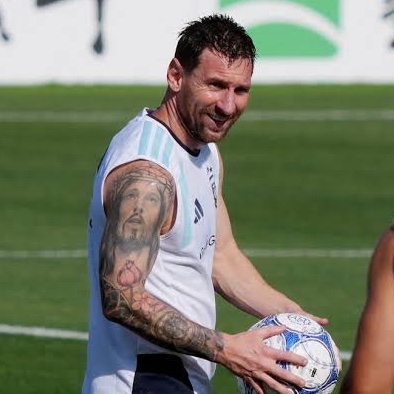 goalsside's tweet photo. 🚨🗣️ Reporter: “Most likely, it will be the first ever meeting between Salah and Messi. What do you think about that?”

🚨🗣️ Mo Salah: “Argentina still have to play their next game, so we have to respect every team and wait to see what happens next.” https://t.co/Hyk17HeGgM