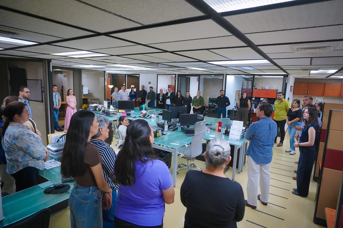 SinaloaSedeco's tweet photo. El secretario de Economía, Diego Aguerrebere, recorrió las instalaciones de la Secretaría de Economía y del Servicio Nacional de Empleo en Sinaloa para saludar y conocer a las y los colaboradores de la dependencia. https://t.co/Mouh4uKxIj