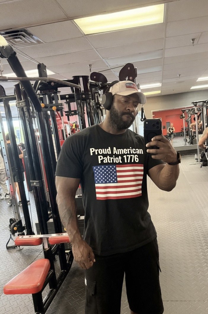 ZeekArkham's tweet photo. This is what a proud American patriot looks like in time for the 250th anniversary of American independence. https://t.co/cgBqLzheks