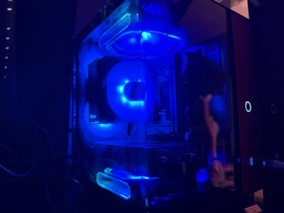 PKJ_1980's tweet photo. My @Twelf_TD custom PC has arrived!
Time to dive in! 🤘
#Twelf #PC #Steam #Gaming got my @GravaStar_ keyboard and mouse hooked in and setting up https://t.co/uLaGrQXPM8