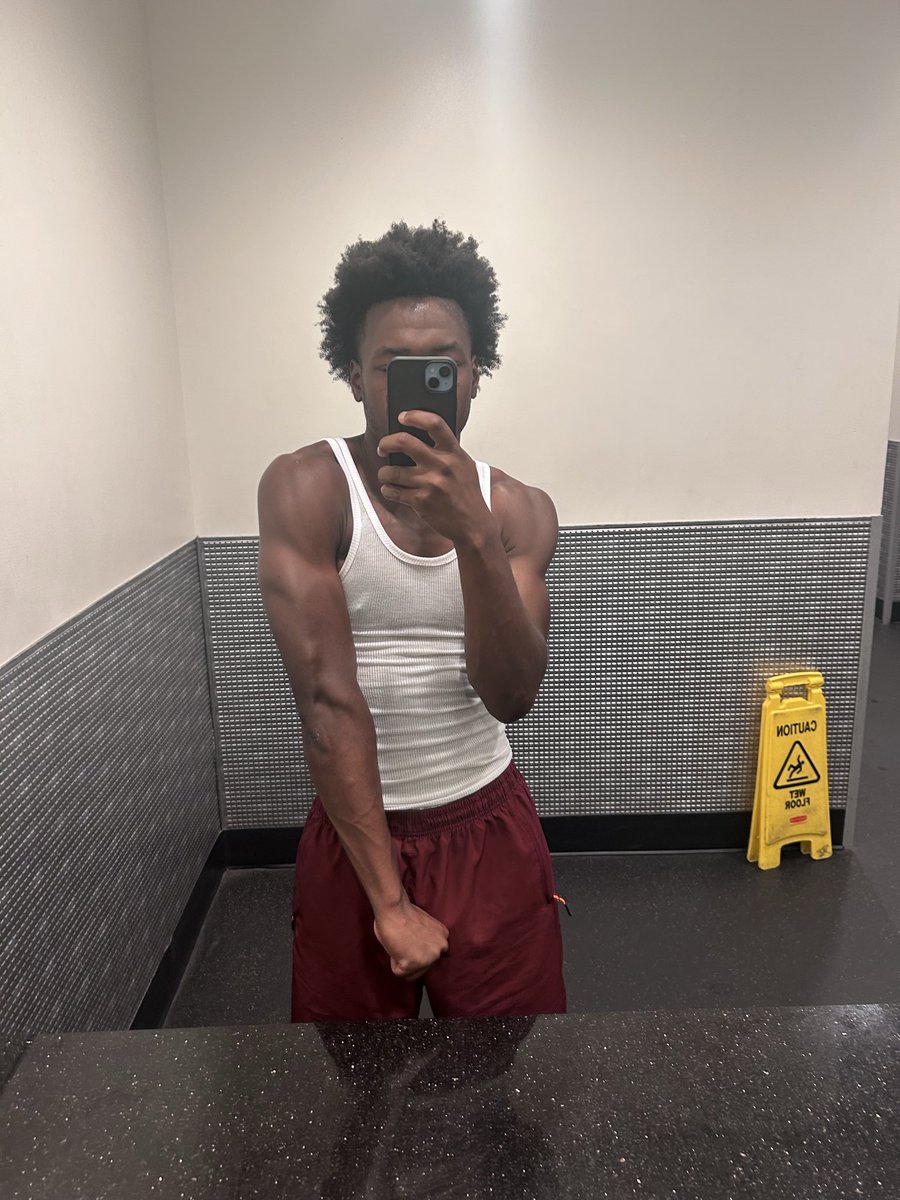 1xbryanmansaray's tweet photo. gym session ✅ https://t.co/6nuPvOjPkW