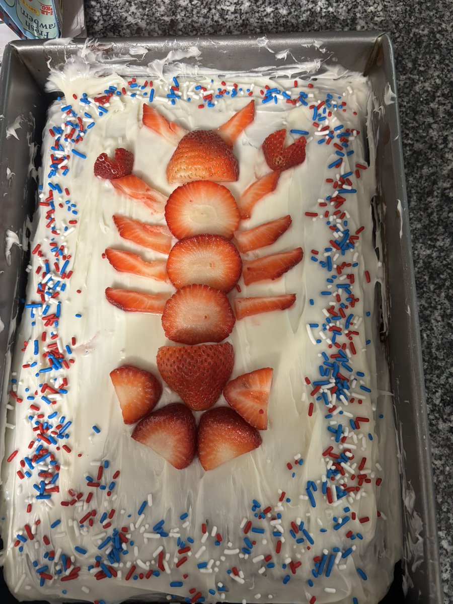Zeliccas's tweet photo. finished my lobster cake for 4th of July  :D 🦞🦞 https://t.co/dtgfkDaVLf