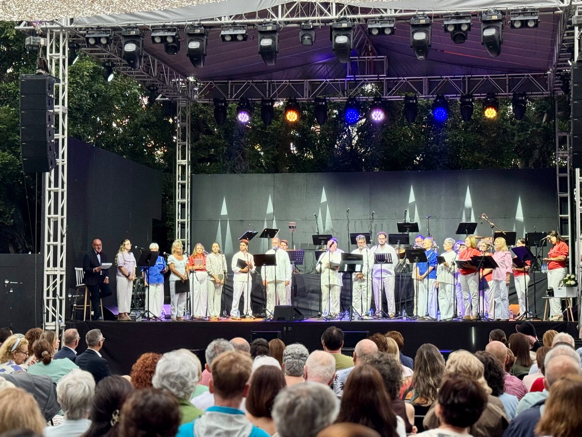 CabLaPalma's tweet photo. 😍 Acompañamos a la Coral Awara en la celebración de su 20 aniversario.

🙌 Dos décadas poniendo voz a nuestra tierra, compartiendo música y buenos momentos. Enhorabuena por este camino tan bonito. https://t.co/ZtuCs6vaz2