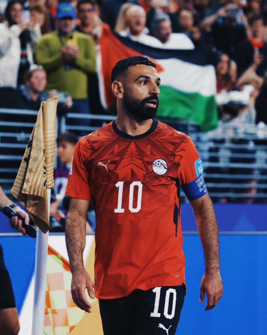 landpalestine's tweet photo. Photo of the year Mohamed Salah with the Palestine flag https://t.co/TKh6y3d4X5