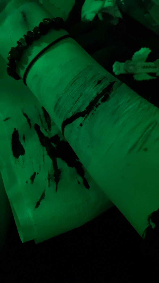 kisolent's tweet photo. severely mourning my craft knife that broke bc i used it too much 

sfx makeup whatever https://t.co/g71kch7mkb
