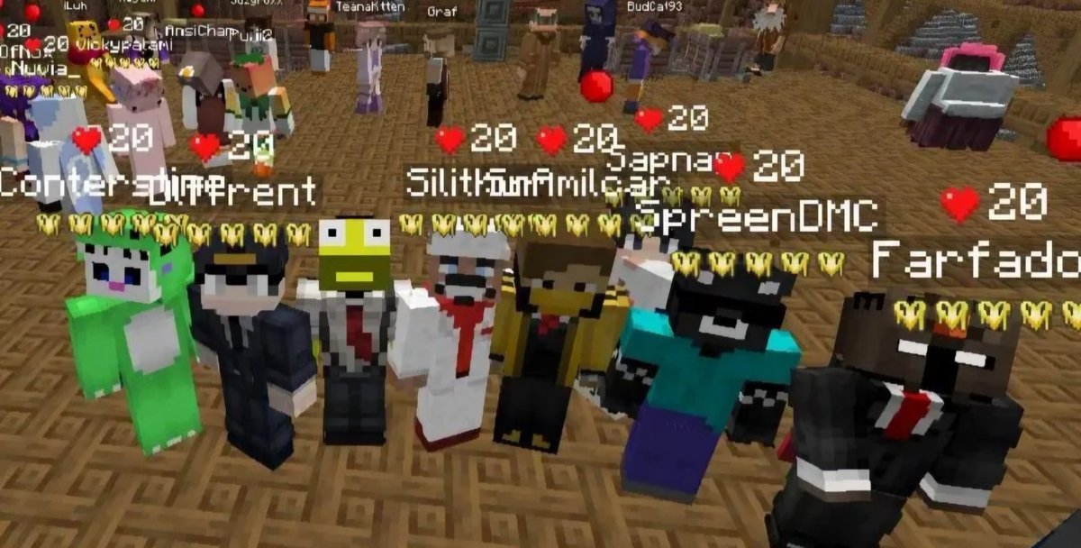 _aaint_'s tweet photo. El hecho de que, a pesar de que hayan metido a tops en PvP para que mataran al team mafia, y que aun con eso tenga que ir todo el server en su contra y los sigan nerfeando porque los siguen viendo como un peligro.

THAT'S MY FAMILY https://t.co/LHt5LcaLvb