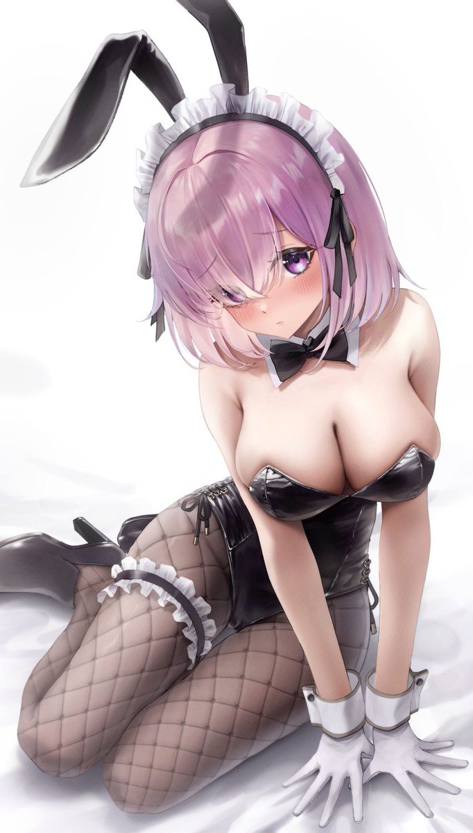 Shieldpuppy's tweet photo. "Oh it seems it's #FishnetFriday today, please enjoy your Queen in this- Incidentally I realize I should ideally pick a good name for my subjects to address me, so if you have a suggestion..." https://t.co/BDIFkfs2O5