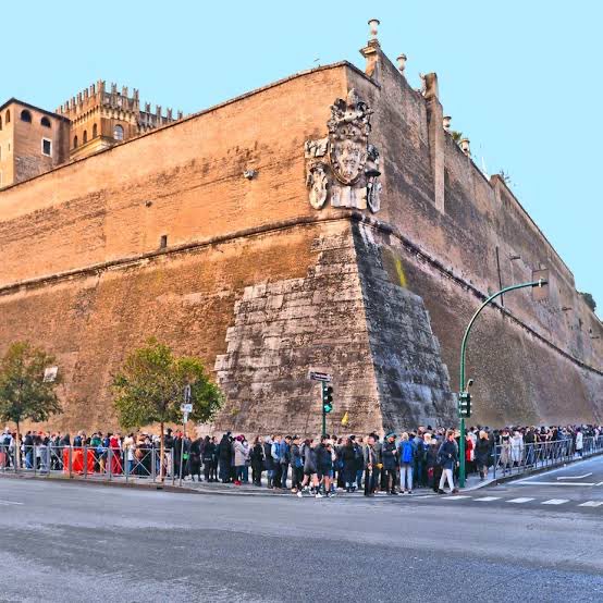 GerryCallahan's tweet photo. Meanwhile, the Vatican: https://t.co/xSxfLzIsCB