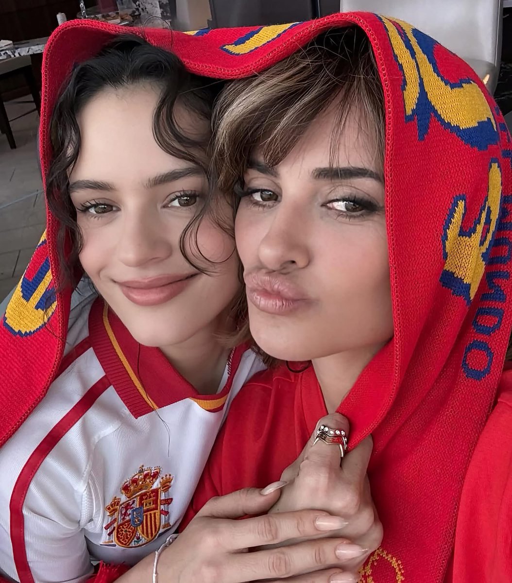 CarlosBeluga's tweet photo. Probablemente sea la gente que mejor me caiga de toda España

#Rosalía #Spain #Penelope https://t.co/61RAVnm1mJ