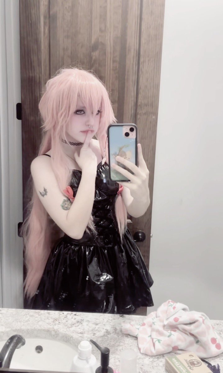 hislittlemnstr's tweet photo. yuno gasai blah https://t.co/MxHkv093Na