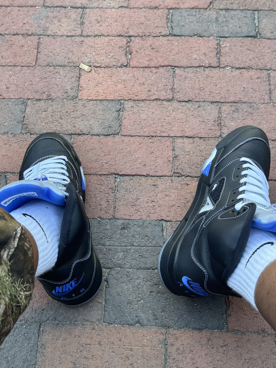 stw_'s tweet photo. rose from the dead with some clean kicks on https://t.co/Y2mb3STLBO