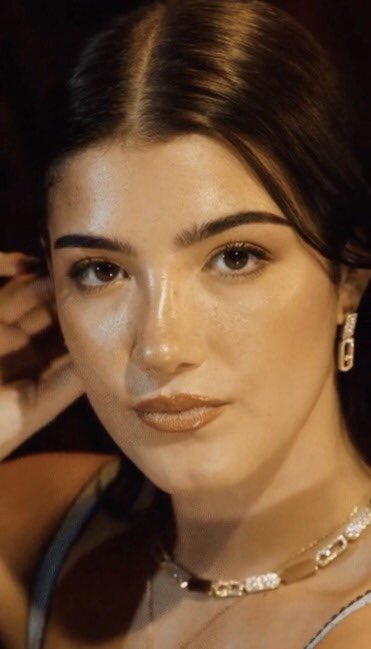 Daddyyyea's tweet photo. Charli’s face card approved!!! https://t.co/2amFLgPOer