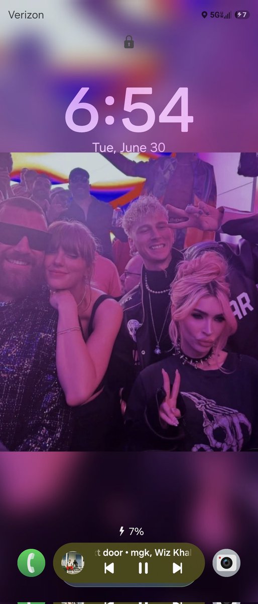 SwiftieJess19XX's tweet photo. Yes! ❤️❤️❤️❤️ https://t.co/WzZHni6kHt