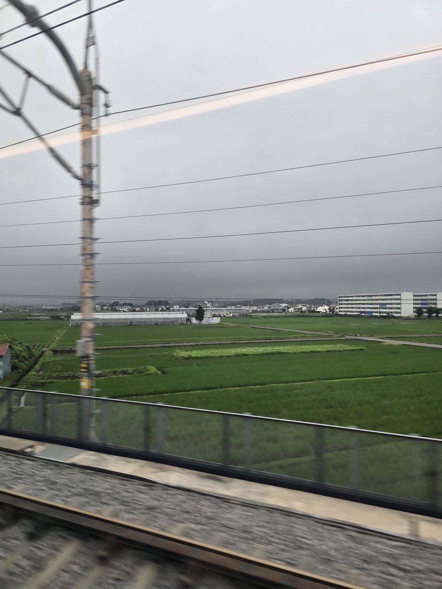 botorujack's tweet photo. ﾌｯｼﾞｻｰﾝ見たくて西側の席座ったのにあいにくの曇り空。悲しみ。 https://t.co/w7ccnByCE2