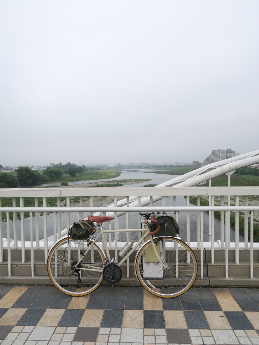Shinoken16's tweet photo. 久しぶりの曇りの週末
ポタリングへ🚲️

空気が重たく前に進まない
それでも
進まないより良い
後戻りするより良い
前に進めば活路は開く

しかし
力み過ぎぬように
止まることはできないけど
スピードは加減できる
息切れしないテンポで

＃企業公式 #週末 #散歩 
#自転車 #日本 https://t.co/eJqUk427cD