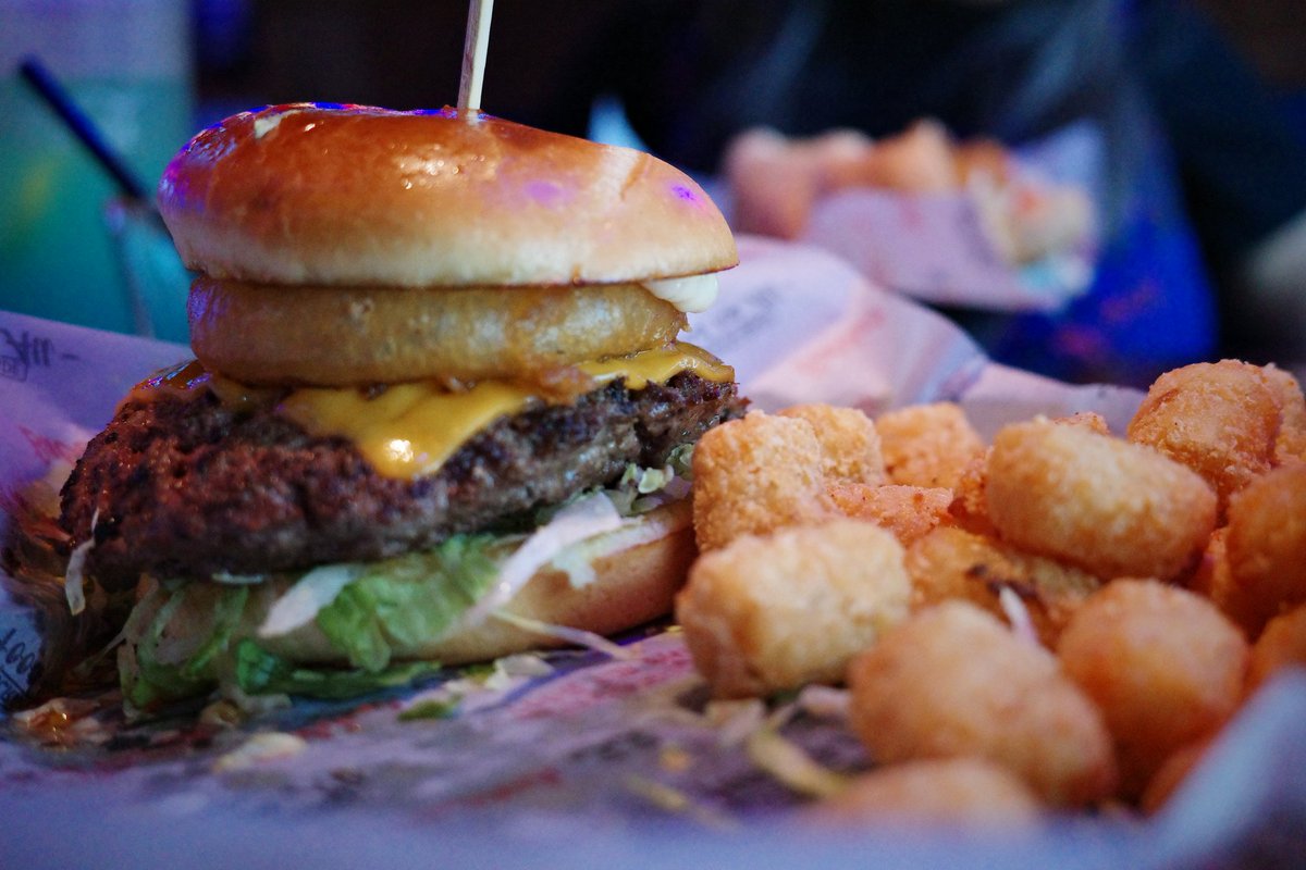 Nicospeed3's tweet photo. "All-American Margarita" and Patriot Burger at Bubba's 33 restaurant https://t.co/Z6oDBOdQvk