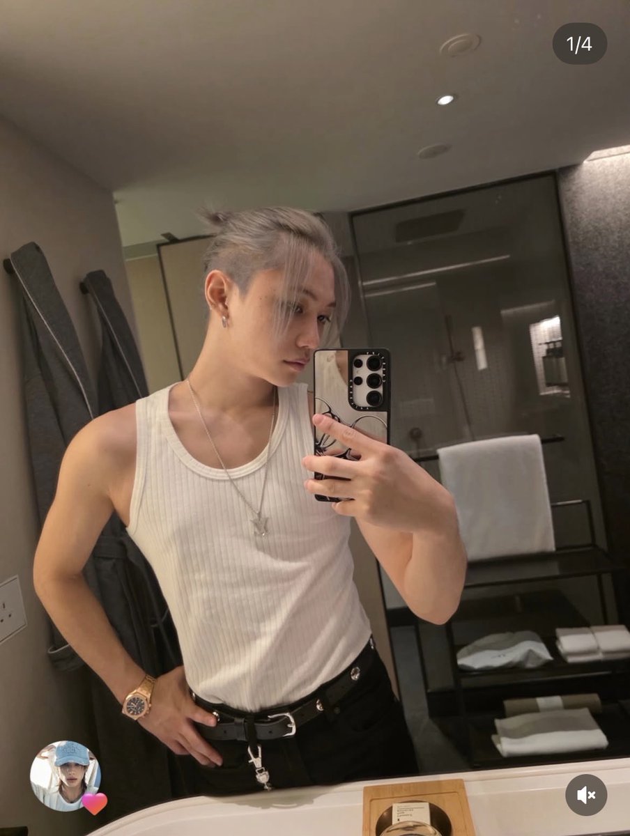 wehny149791's tweet photo. @dduppisoda Your fav stole Hyunjin's hair again His mirror selfie showing the undercut was part of an Instagram update on Desember 6, 2025. https://t.co/tSiWsO6kkg