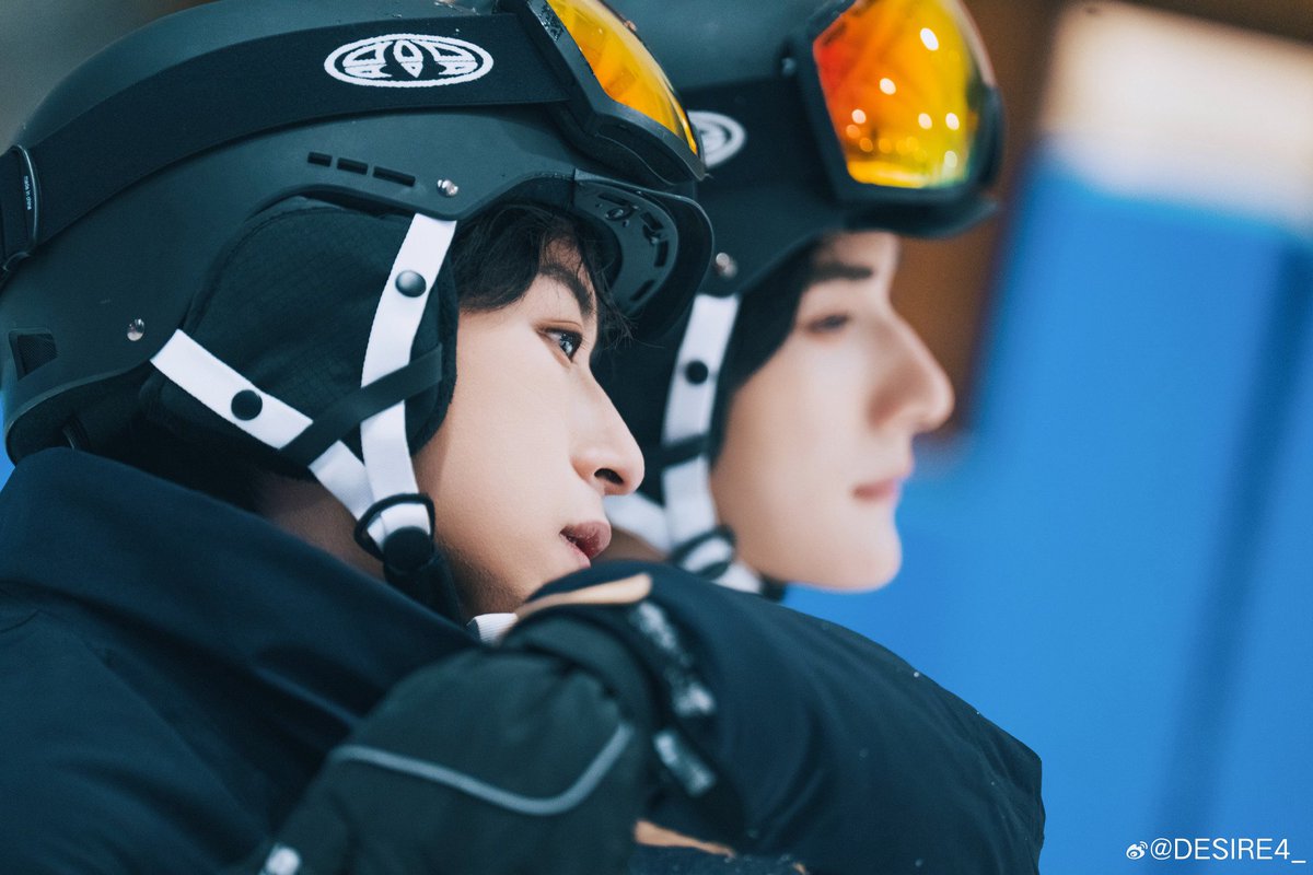 jiaangheng's tweet photo. It’s found between playful poses, laughter echoing across the snow, a few clumsy snowboarding moments, and someone who makes every second feel effortlessly fun and feel a little warmer. Hmm... maybe that’s why winter always looks good from every angle. https://t.co/yiSi6tG6Dr