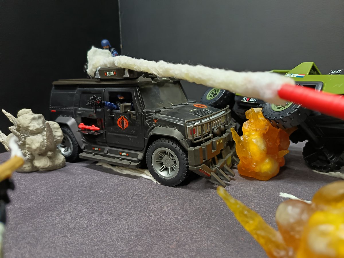 Dylan_Frost81's tweet photo. G.I.ジョー:「コブラ・スティール・クラッシャー」は、都市部での重要工作員の輸送や高速追跡任務を想定して設計された、高速装甲車両です。車体前部には鋼鉄製のスパイク付きプラウ（排障器）が装備されており、他の車両を路上から弾き飛ばしながら、交通の中を強行突破することが可能です。 https://t.co/iYsgCVVhUe