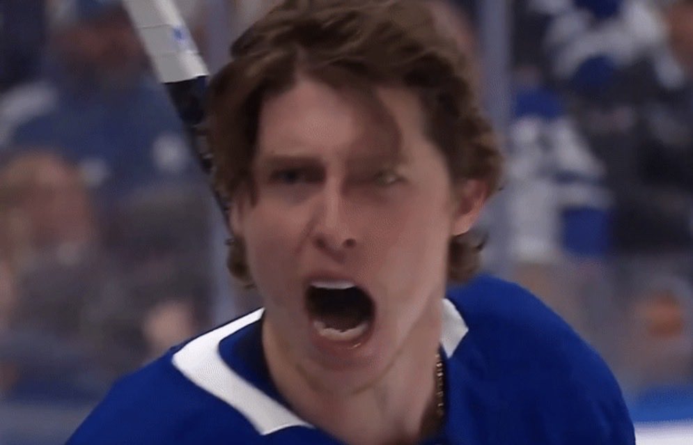 lousyleafs's tweet photo. “Bonuses?!?!” https://t.co/8tlDQBD0wy