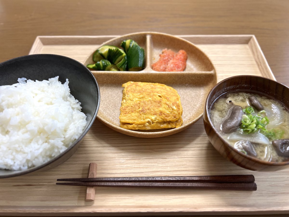 shin_dc5's tweet photo. 今日は自宅で朝食🍚

足りない野菜はジュースで補給するスタイル😇 https://t.co/sqYHAik3TC