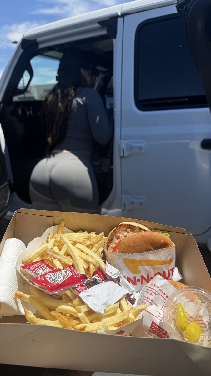 theonlysteff_'s tweet photo. In n out or Me?😋 https://t.co/ndVJDsBI3D