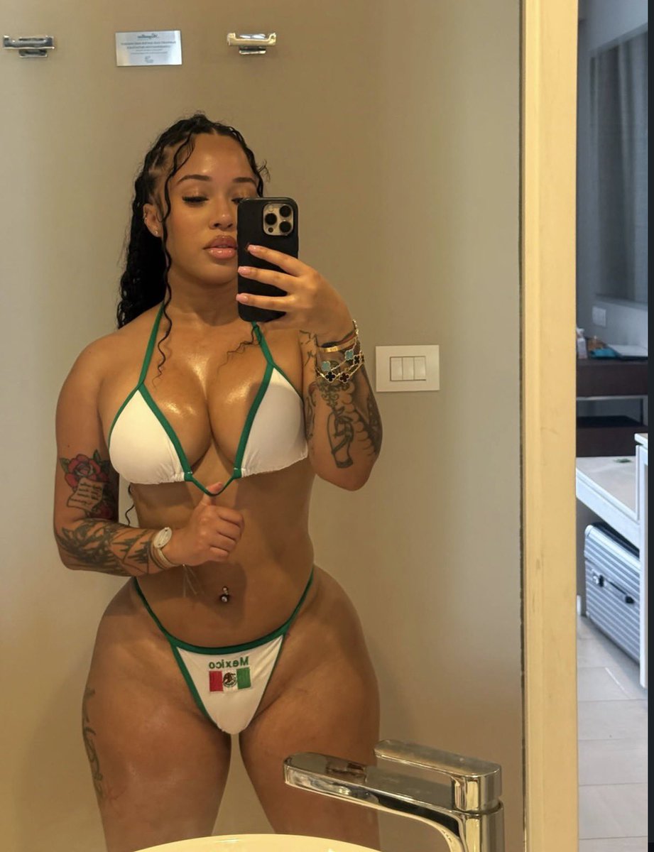 lCYBlTCH's tweet photo. I heard summer was calling🗣️ https://t.co/Yfu7YOVJjq