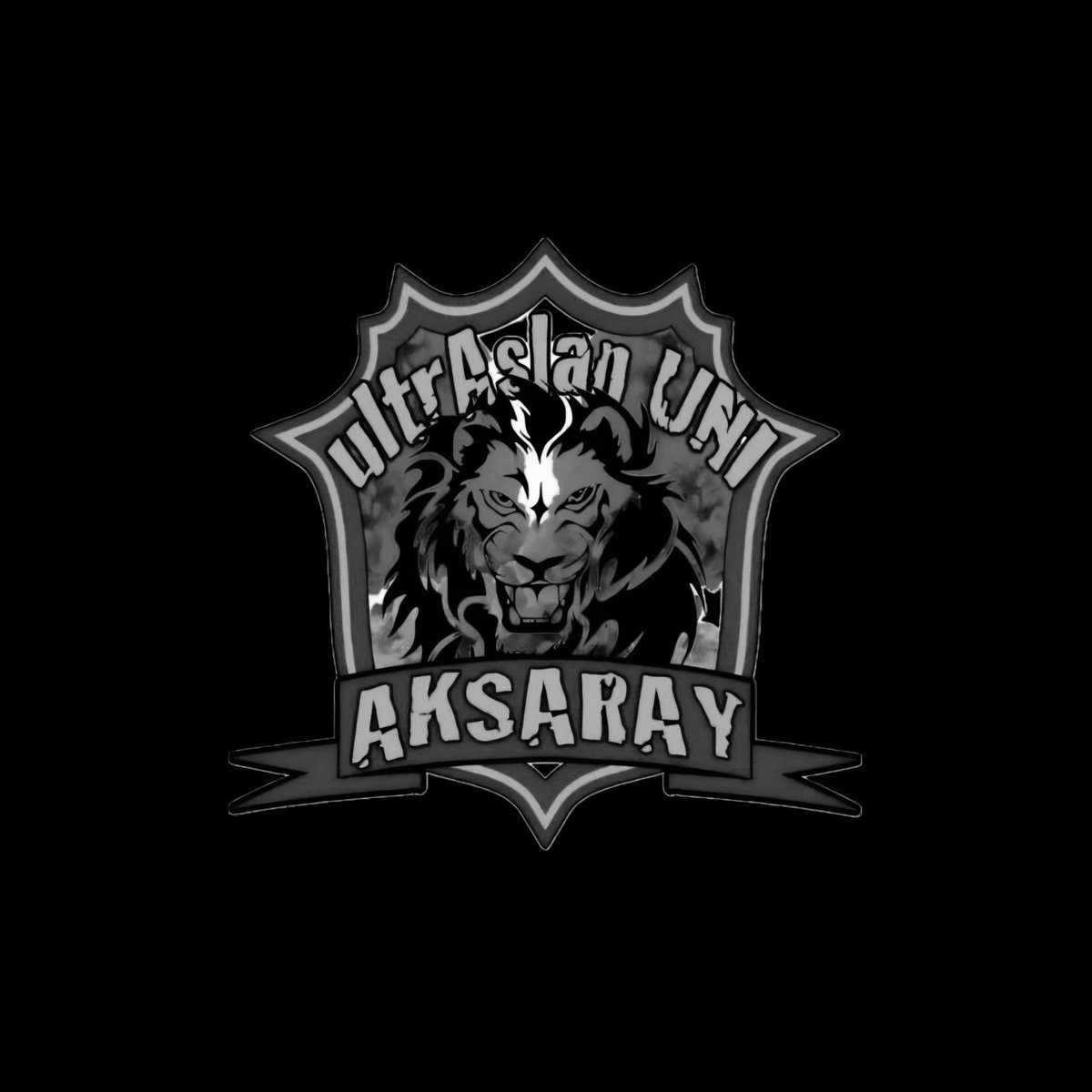 uAUNIAksaray's tweet photo. Grubumuzun eski üyelerinden Burak Demirkapu ağabeyimizin değerli babasının vefatını derin bir üzüntüyle öğrenmiş bulunmaktayız. Merhuma Allah’tan rahmet yakınlarına ve sevenlerine başsağlığı dileriz.

#ultrAslanUNI https://t.co/0TayQgSWAi