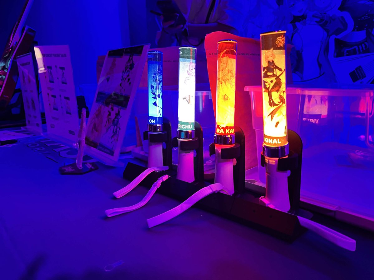 vfantasyfactory's tweet photo. Did you love the custom penlights at Fantastic Reality Concert? Custom penlight and the penlight films courtesy of @kamilightusa 
#kamilight https://t.co/l8JPWjBelK
