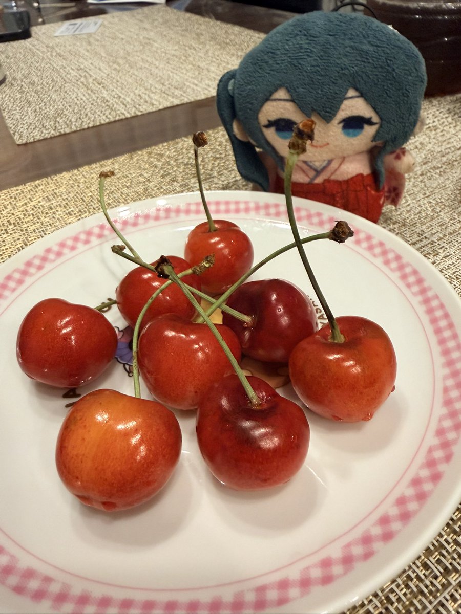 minyuu1's tweet photo. #小野町春香
おはるとさくらんぼ‼️🍒
戴き物で昨日のデザートとして食べたよ！
とっても甘々‼️ https://t.co/TZzw2pqMrV
