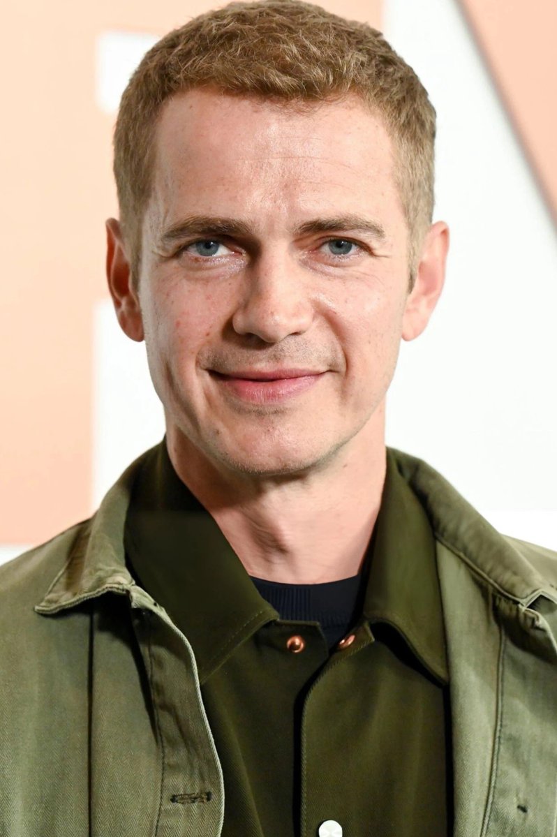 starwarsacervo's tweet photo. Hayden Christensen já está em Nova York para o casamento de Taylor Swift e Travis Kelce.

— Ele irá servir os salgados! https://t.co/vpQ07tMDye