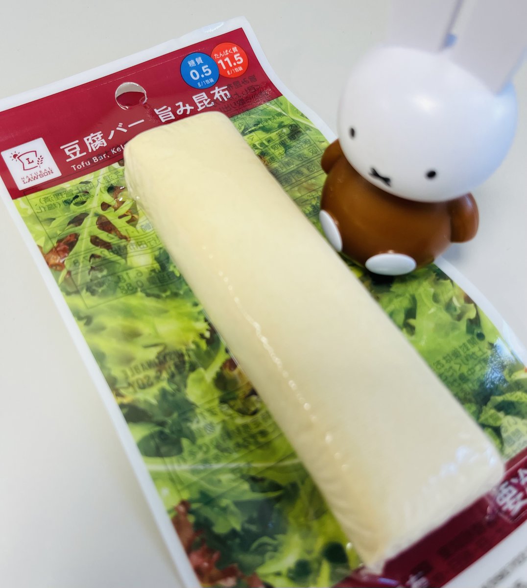 ogatas0520's tweet photo. ＃豆腐バー　うま味昆布
タンパク質　11.5g
糖質0.5ｇ　とれます

豆腐味を期待したらダメです
豆腐風味ヘルシープロテインバー

豆腐バー＋ゆで卵＋おにぎり1個で
＃PFCバランス　はOK
さらに食物繊維（野菜小皿１）とれれば完璧 https://t.co/EKZGPsarRz