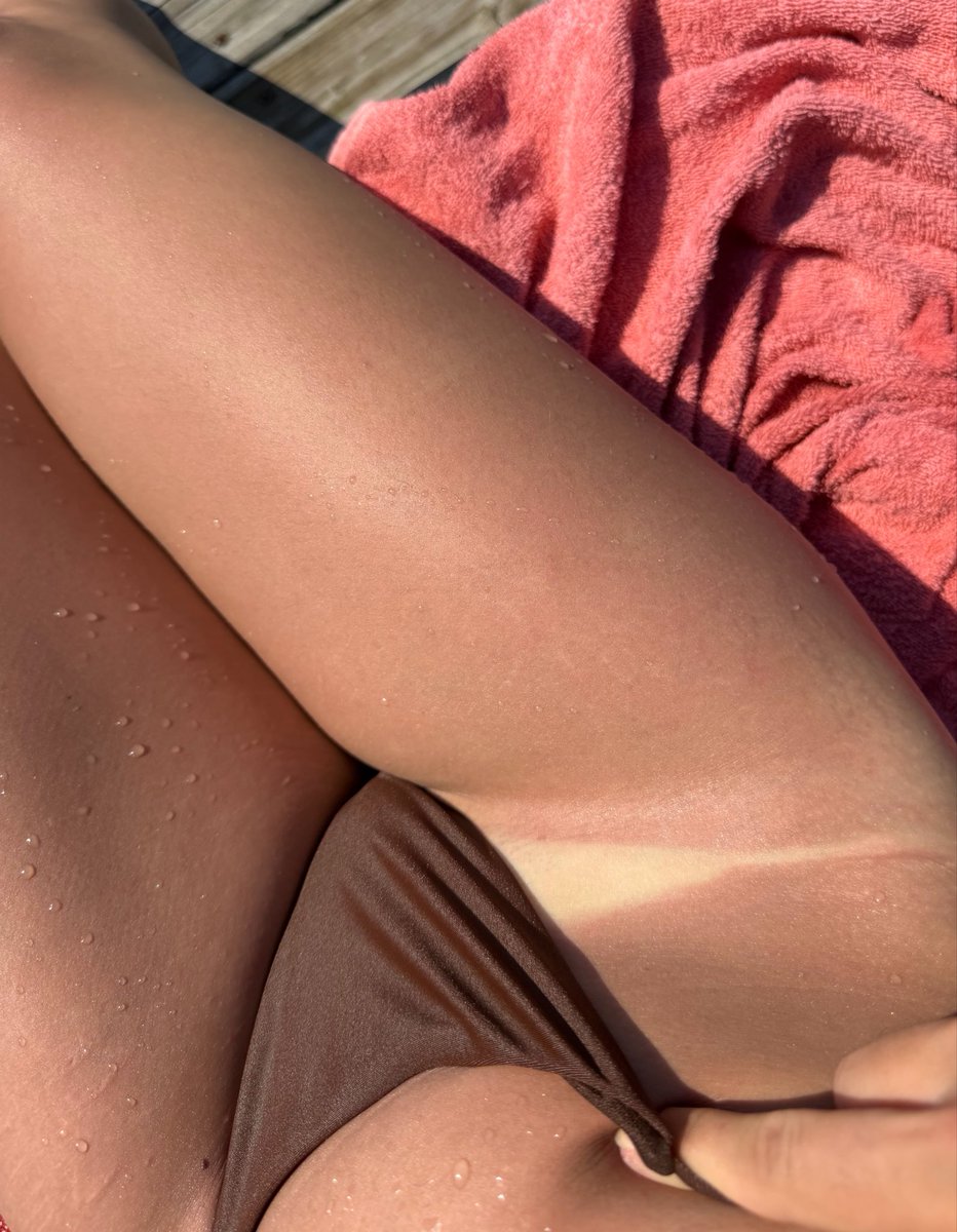 lovrubby's tweet photo. Who likes tan lines ?
#tanline #swimsuit #summer #nineteen https://t.co/fsqAoLQx2T