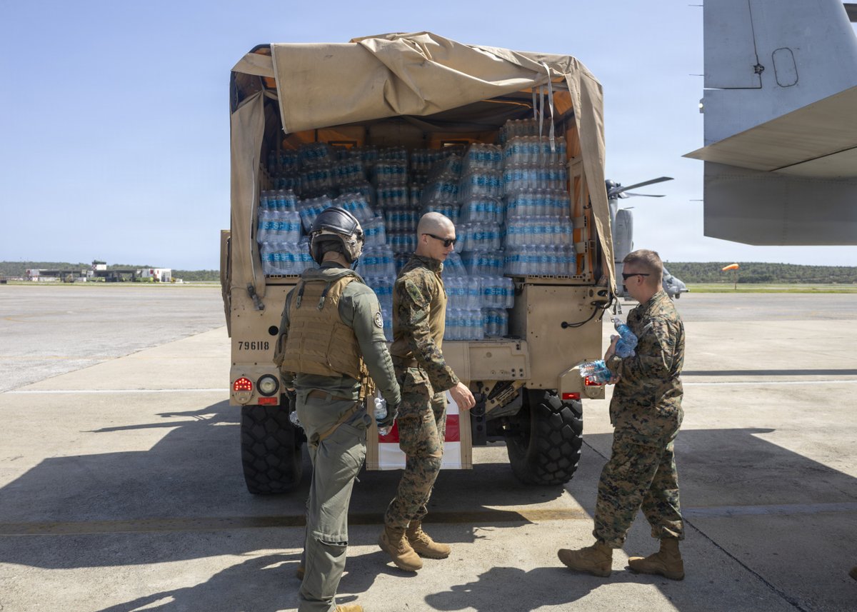 USMC's tweet photo. #Marines with the 24th Marine Expeditionary Unit offload water and food from an MV-22B Osprey at Simon Bolivar International Airport, Venezuela. 

At the direction of @Southcom, assigned U.S. military forces are supporting @StateDept-led U.S. disaster assistance to the people of Venezuela in the aftermath of the June 24, 2026, earthquakes.

#MarineCorps #USMC #SemperFi #Military