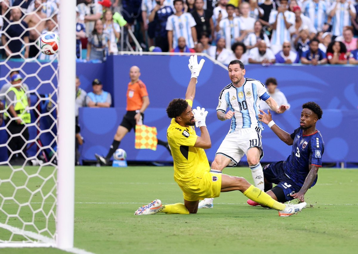 HQpcrt's tweet photo. Lionel Messi #FIFAWorldCup https://t.co/QNtVVsTUol