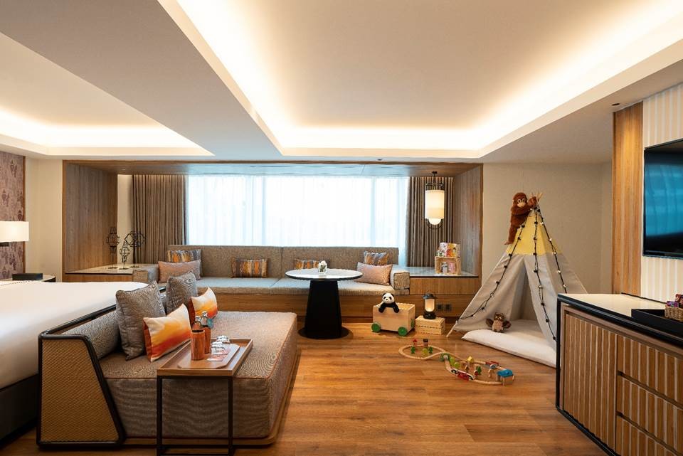tamarindoneil's tweet photo. Meliá Chiang Mai’s MAI The Sky Bar is offering ‘Artisan Thai Cheese &amp; Wine Pairing’ daily from 6pm.
the 360-degree rooftop bar on the hotel’s 22nd floor affords amazing views.
https://t.co/E6m5J2nEcS
#hotels #chiangmai https://t.co/KGpP4r08EF