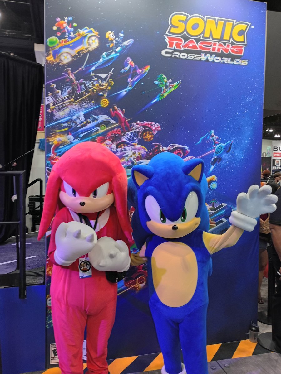 surferbrg's tweet photo. This just happened at Anime Expo today. Dropped by Sega booth as knuckles. Besides they love it that they offered to let me get pictures with Sonic. Next thing you know it this happened. Cosplayer meets official mascot. 

Coworkers were glad I came by for a visit. https://t.co/7bhio0V1cU