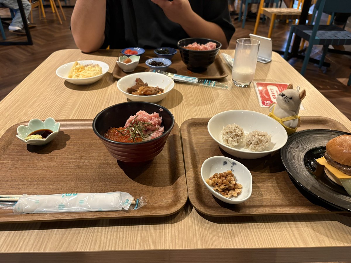 tmshkp's tweet photo. 豪華で優雅な朝食 https://t.co/zvA0UY34FF