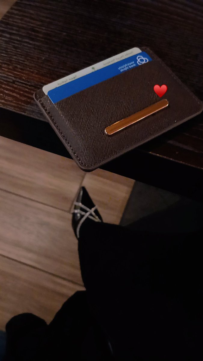 Gg9870's tweet photo. ببقى احبك بالخفى حب العلن مايدوم https://t.co/C5lvNuSCp0