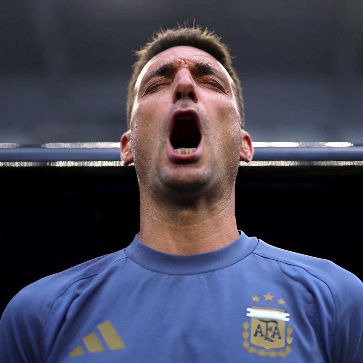 tdmascrc's tweet photo. “No podes celebrar un gol que no sea de tu país”

Yo gritando los goles de Messi: https://t.co/ODJSFcgVMc