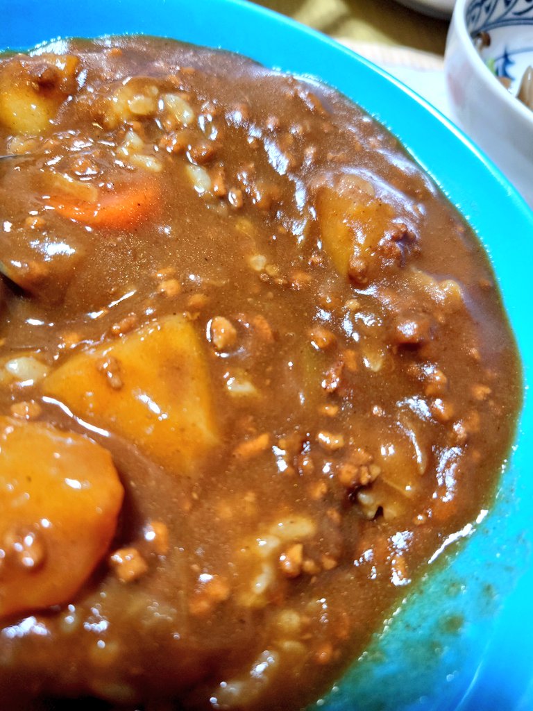pegattakun's tweet photo. もっくん復帰報道からずっと🍛食べたくて！退院して昨日初めて台所に立った。幸楽苑の福袋で貰ったザーサイが賞味期限近かったので和え物にして、キノコのマリネは肝臓の味方。皆の昨日の写真や情報を見ながら幸せな朝🥰 https://t.co/pPCF7YBlEm