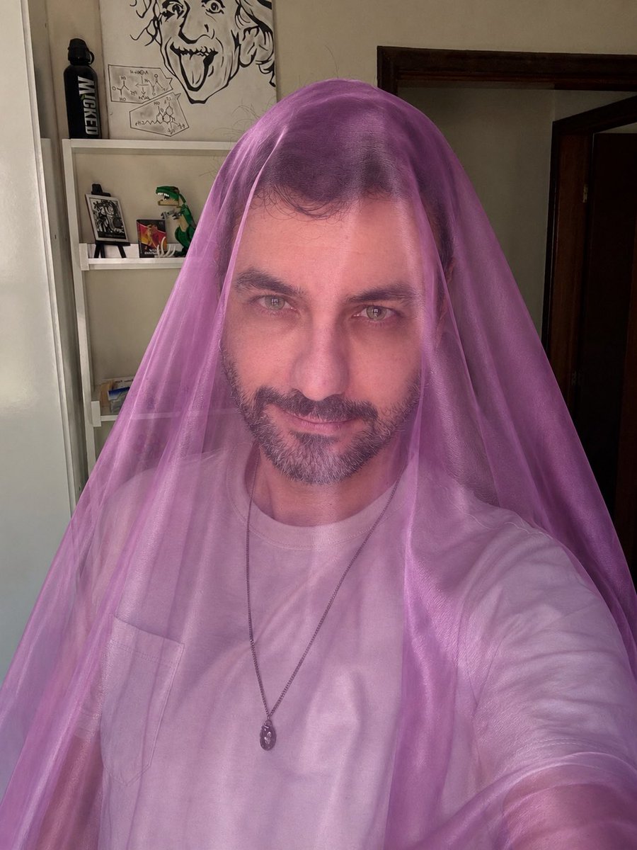doug_doni's tweet photo. Depois de passar o dia confessando.
#madonna 
#confessions https://t.co/5Crnl6GARh
