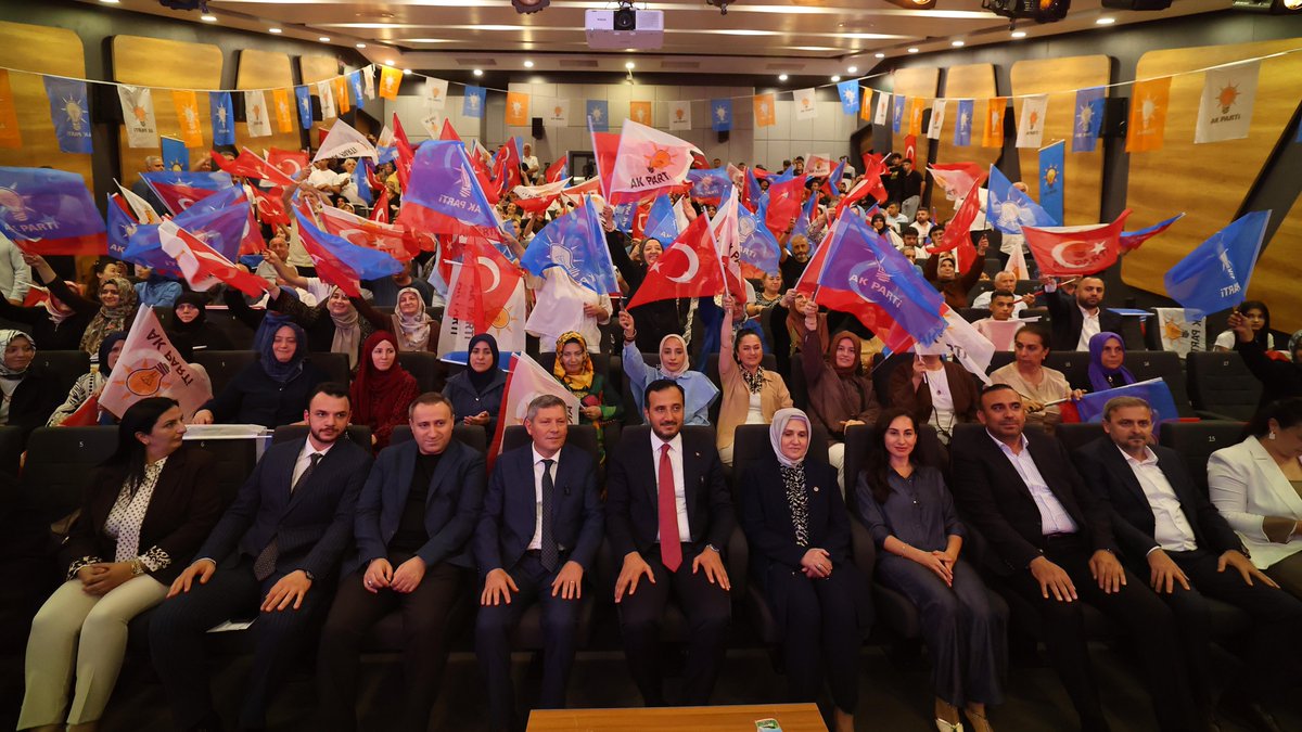 abdullaharidoru's tweet photo. Beykoz İlçe Başkanlığımızın düzenlediği Danışma Meclisi Toplantısı'nda yol ve dava arkadaşlarımızla bir araya geldik; Beykoz'umuz ve İstanbul'umuz için önümüzdeki döneme dair hedeflerimizi istişare ettik.

Programımızda ayrıca İl Başkanımız Sayın Abdullah Özdemir, AK Parti ailemize katılan Bağımsız Beykoz Belediye Meclis Üyesi Esengül Yılmaz Gül'ün rozet takdimini de gerçekleştirdi. Teşkilatımıza ve Beykoz'umuza hayırlı olmasını diliyorum.

Birlikte çalışmaya, eser ve hizmet siyasetini büyütmeye kararlılıkla devam edeceğiz 🇹🇷