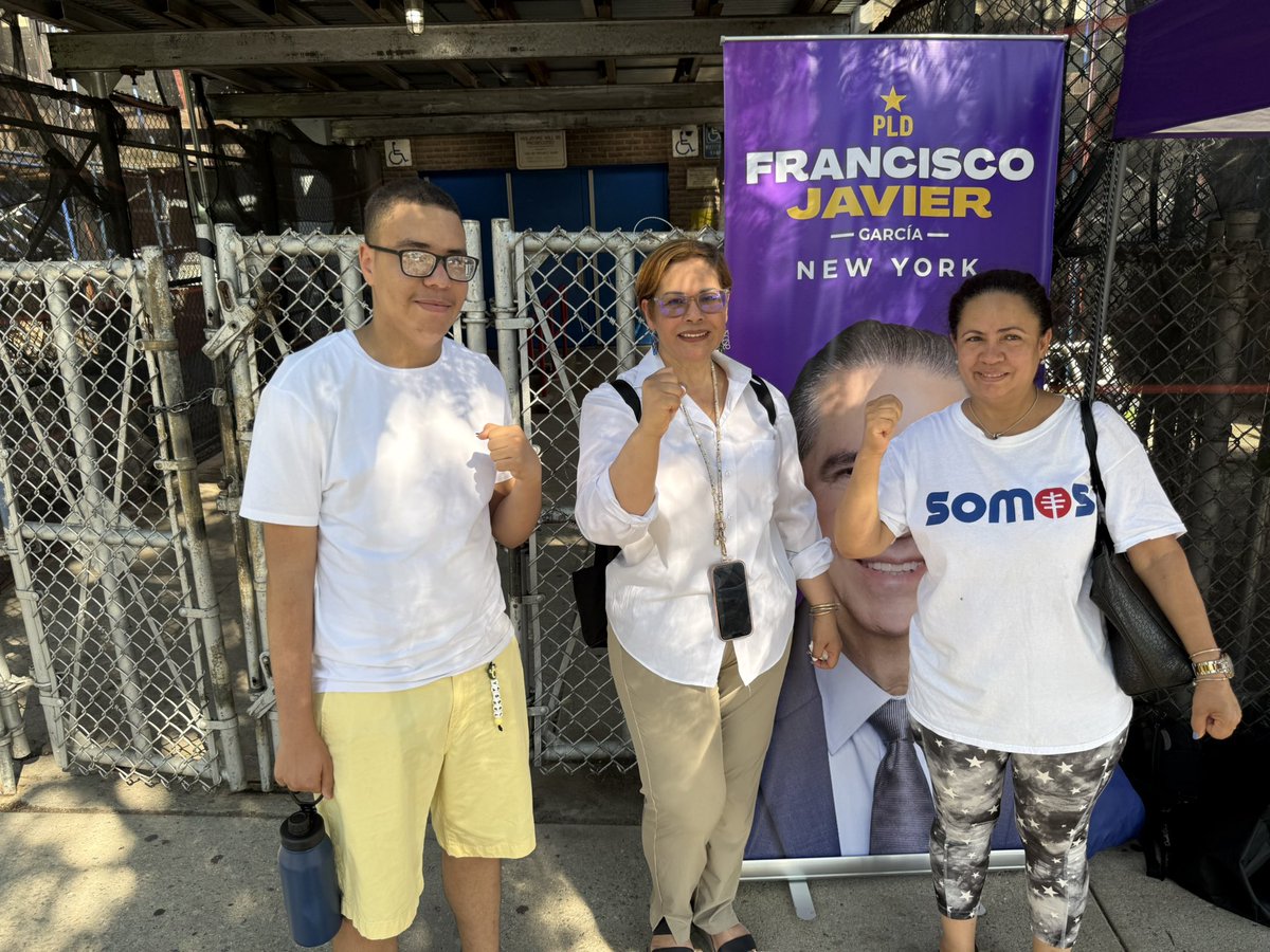 AlejandroF0227's tweet photo. En las calles de Nueva York, manteniendo la cercanía con nuestra gente dominicana. #PLD 💜⭐️🗽🇩🇴
Con el PLD se vivía mejor!
Francisco Javier Presidente 2028
Collado y Más!
@FJavierGarciaF
@kiarajimenez20
@franchiscastill
@marizan_rafael @NoFueGaby https://t.co/Hj3Gz9ZMbq