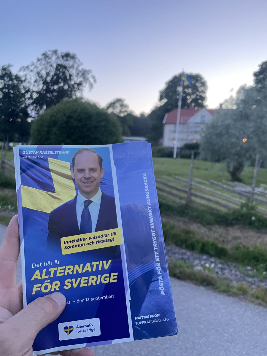 AfSKungsbacka's tweet photo. 📬 Dag som natt pågår arbetet med att dela ut våra 45.000 valfoldrar innehållande lokalt flygblad och valsedlar till Kungsbackas hushåll och företag!
🌞🌓 #AFS2026 https://t.co/fp2nM2uKE6