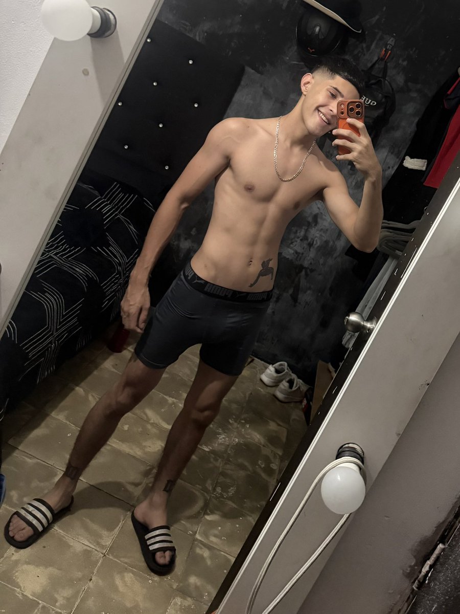 KL50tgx's tweet photo. Después de un bañito con este calor 🥵 pa donde o que #MTY https://t.co/QUOVvCtcLE