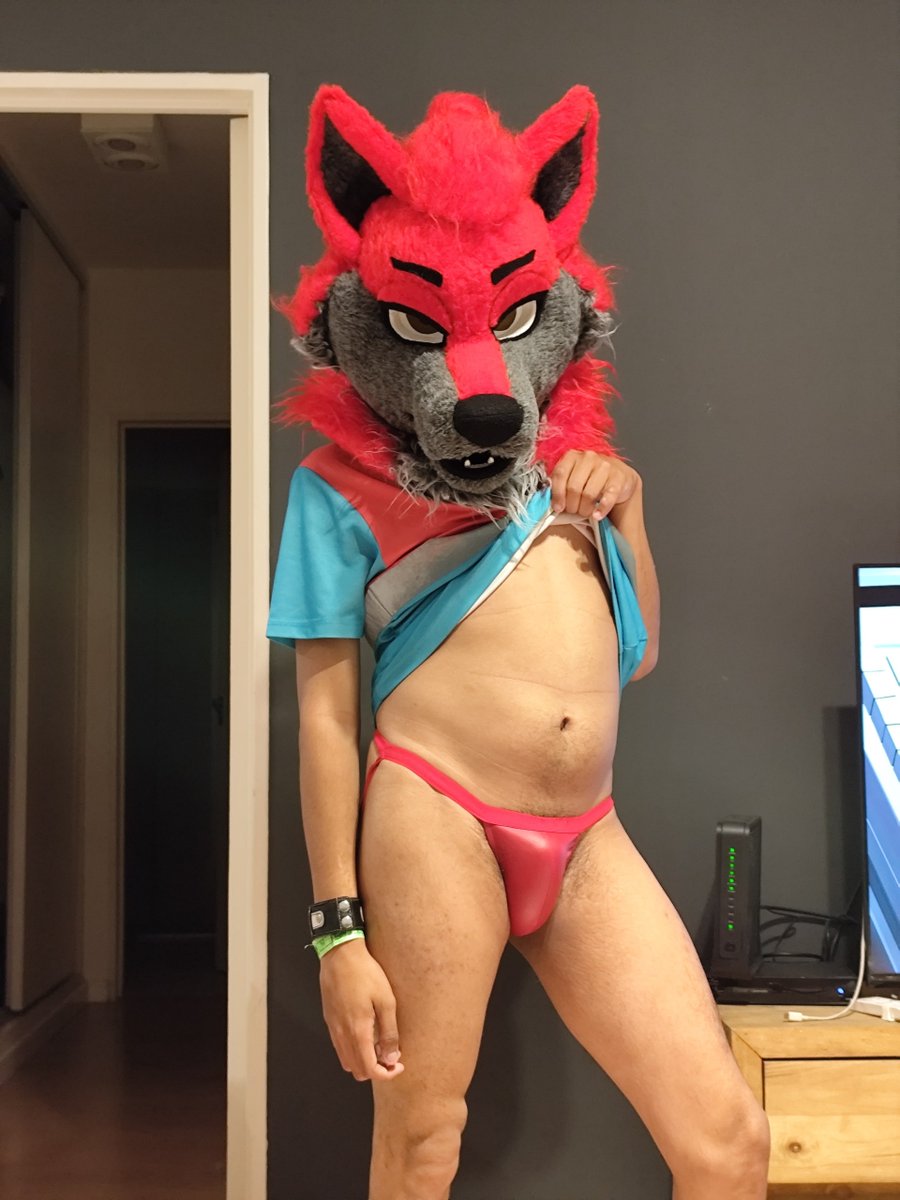 TheLewdChamber's tweet photo. Someone ordered a delivery boy?~ 🐺📦

#FursuitFriday https://t.co/uX1GLMn4kh